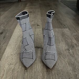 Plaid Women's Ankle Boots - Black and White